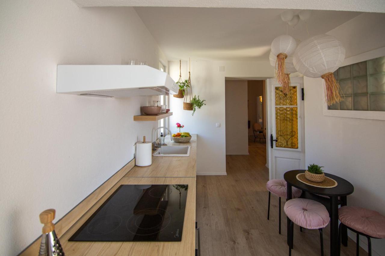 Apartments Mali Raj Komiza Bagian luar foto